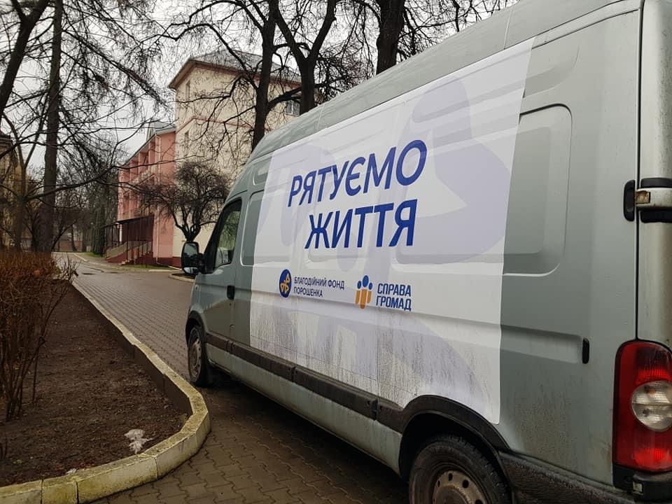 Фонд Порошенка і волонтери доставили на Закарпаття допомогу постраждалим від повені