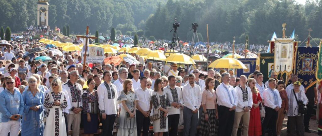 Петро Порошенко взяв участь у Всеукраїнській прощі до Зарваниці: фото і відео