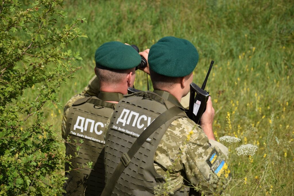 Побили і забрали зброю: на кордонні з Росією здійснили напад на українських прикордонників