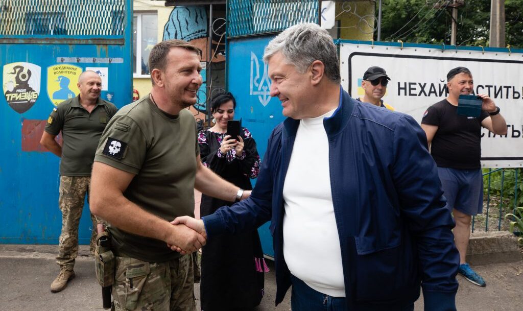 Зустріч військових і волонтерів: Порошенко побував у Карлівці на традиційному патріотичному куліші
