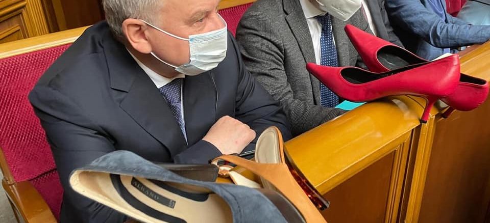 “Запхни свій Гардіан в ж*пу”:  Арестович неадекватно відреагував на статтю The Guardian про курсанток на підборах