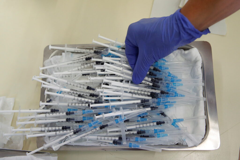 Японці виявили у вакцині Pfizer невідомі домішки