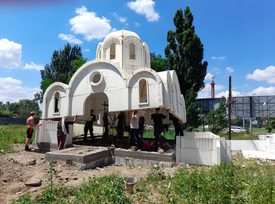 В Херсоні будують храм з пінопласту: фото