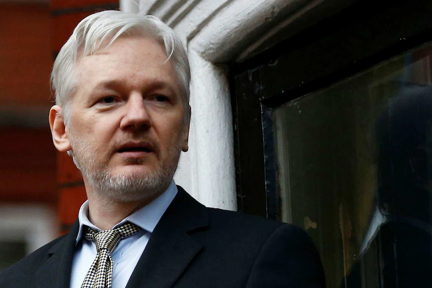 Засновника Wikileaks Джуліана Ассанжа позбавили громадянства Еквадору: де він зараз