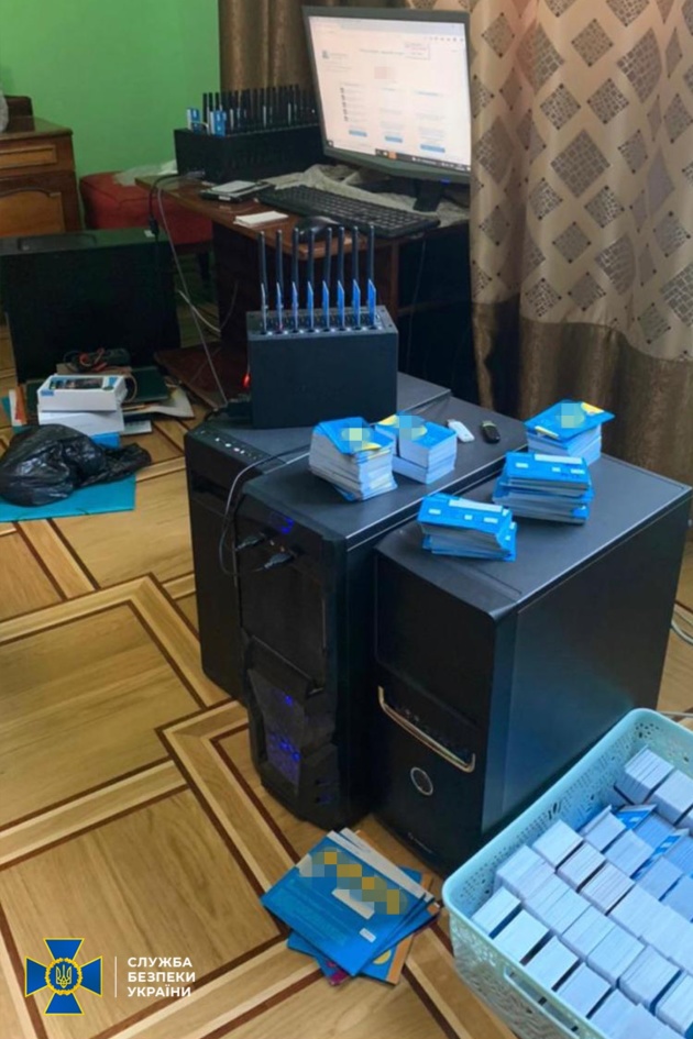 Працювали на користь Росії: в Україні викрили потужну ботоферму