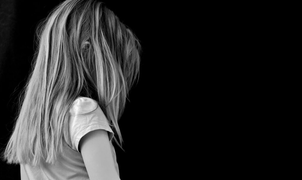 На Харківщині вбили 6-річну дівчинку: підозрюють її 13-річного сусіда
