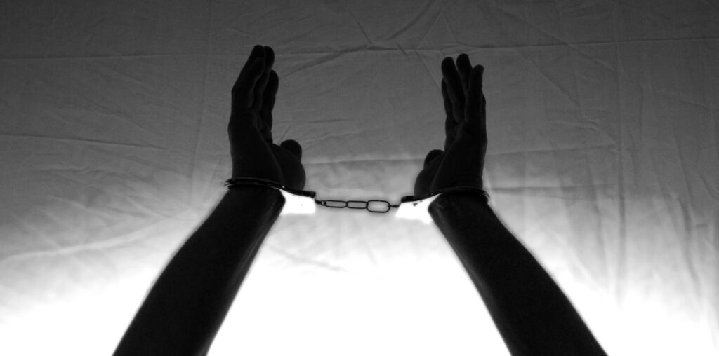 Без лікування та зв’язку: правозахисники оприлюднили історії катувань жінок в ОРДЛО