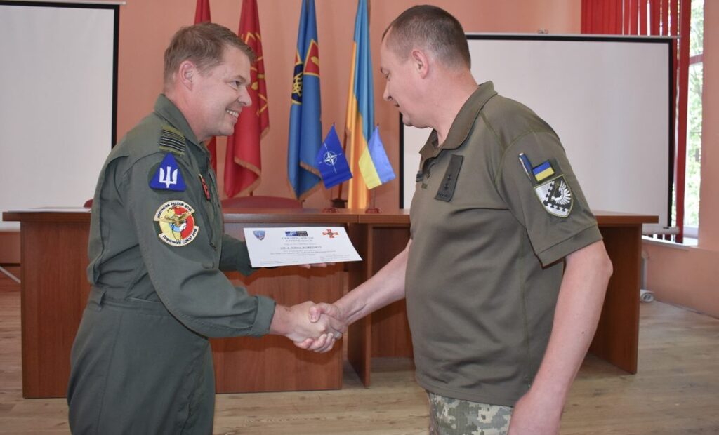 Захист аеродромів та планування операцій: військові НАТО провели навчальні курси для українських авіаторів