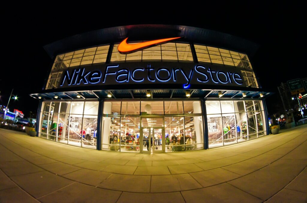 Слідом за світовими брендами: Nike закрив продажі у Росії