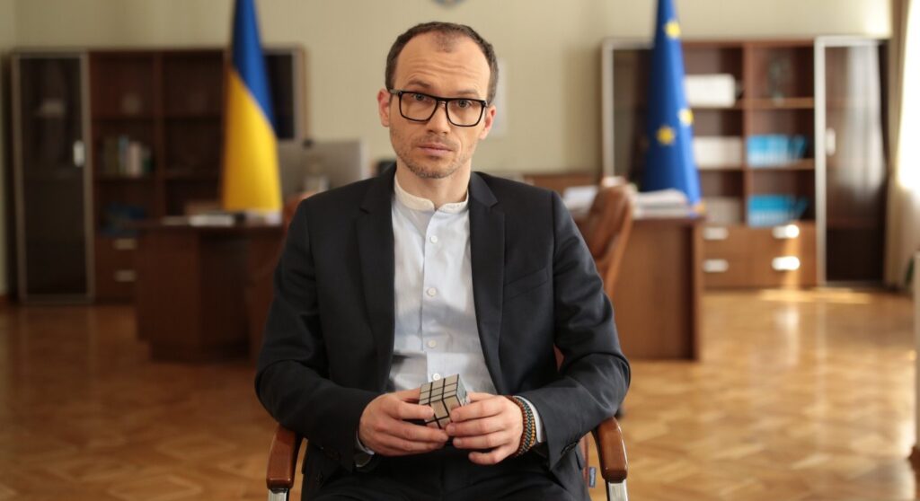 В Україні вводять обов’язкову вакцинацію проти коронавірусу: кого це стосуватиметься