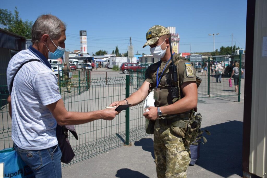Окупанти блокують роботу КПВВ на сході України – штаб ООС