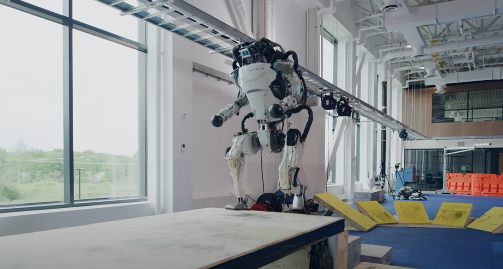Роботи компанії Boston Dynamics виконали гімнастичні трюки: неймовірне відео