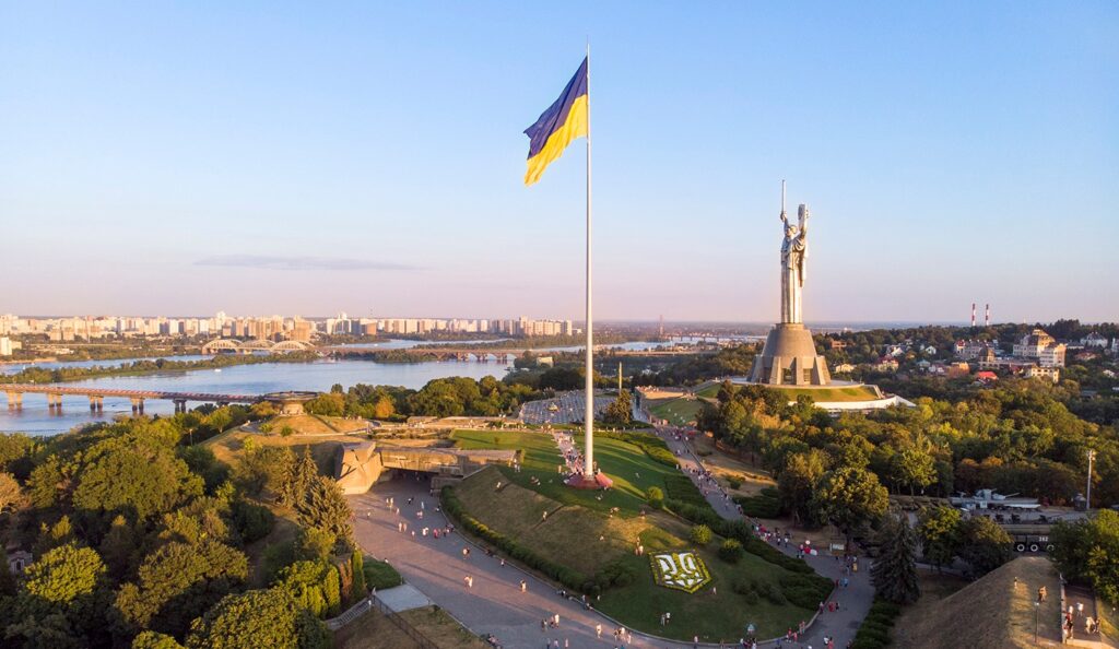 До Дня Незалежності на головному прапорі України замінять тризуб