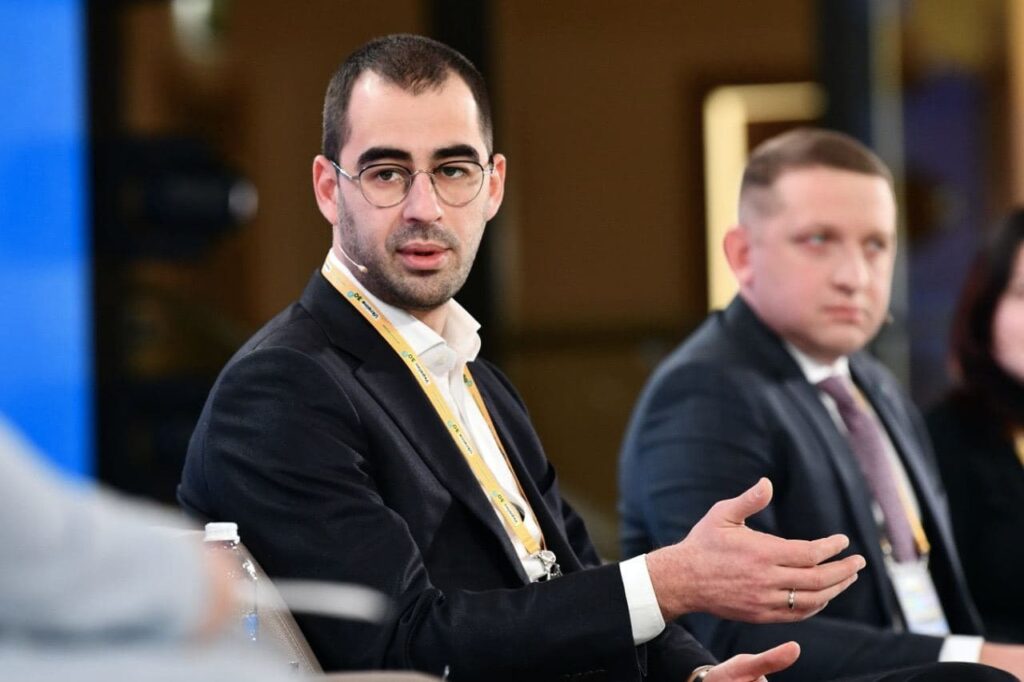 У Зеленського намагаються “відмазати” Трухіна від ДТП, бо він причетний до роздачі зарплат у конвертах депутатам від “слуг”  – “Дзеркало тижня”