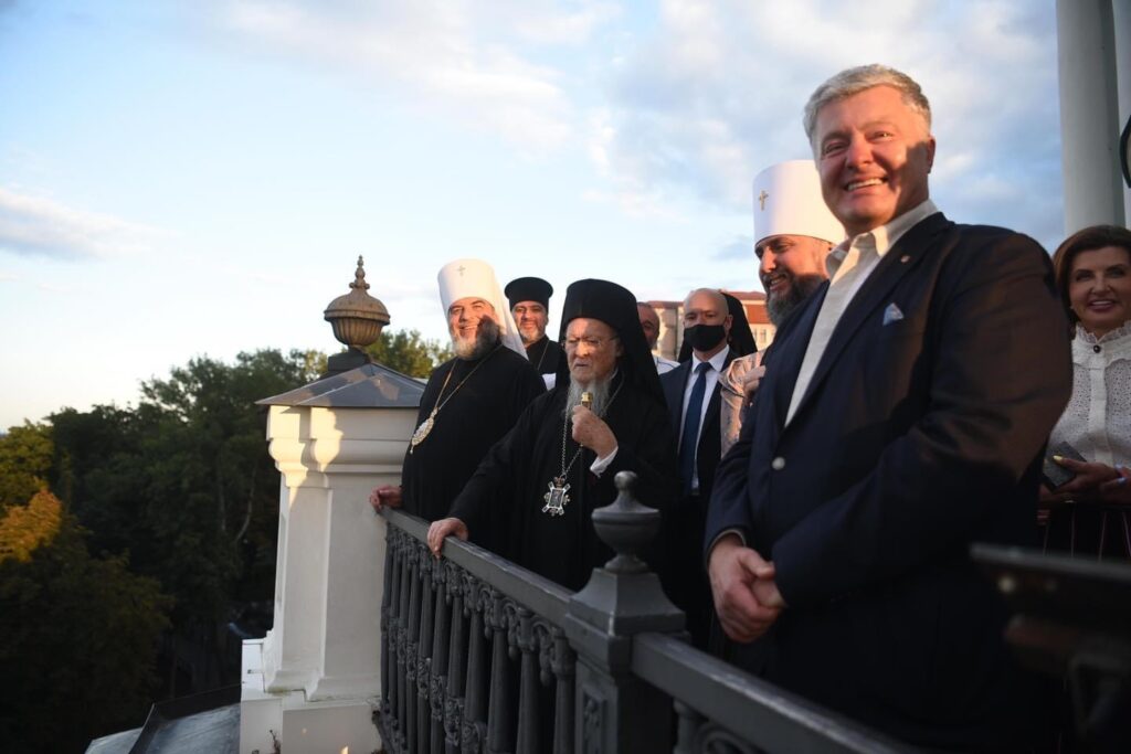 Віряни з усієї України у Святій Софії привітали Петра Порошенка і подякували за Томос