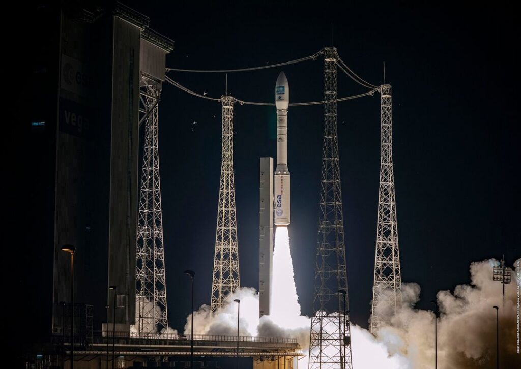 З українським двигуном: європейська ракета Vega успішно вивела на орбіту супутник