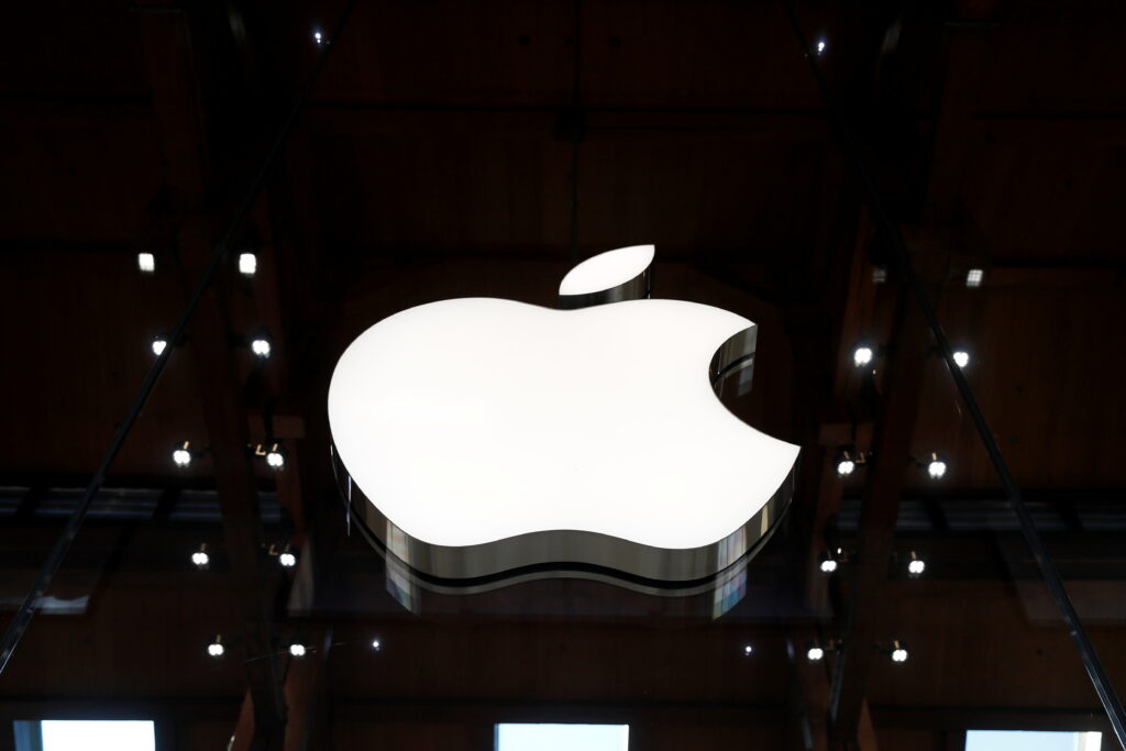 Apple перенесе виробництво iPhone з Китаю до Індії: причини