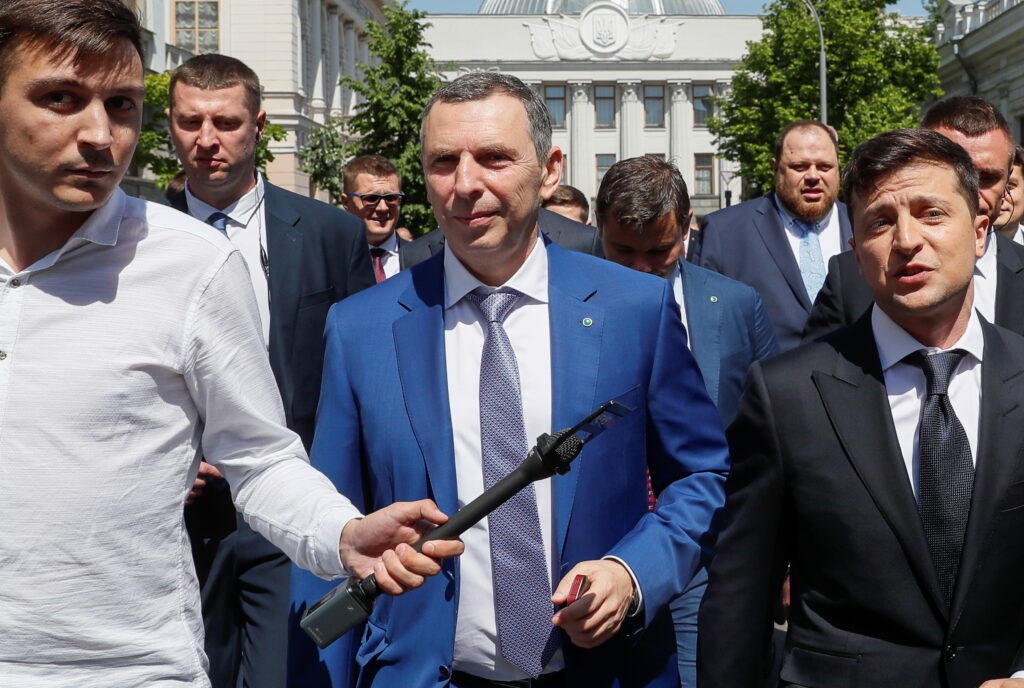 Нельзя оштрафовать, уволить и привлечь к ответственности: Шефира странным образом устроили на работу в ОП