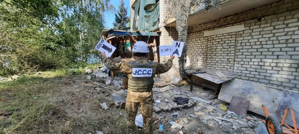 Російські терористи на Донбасі обстріляли Новогнатівку