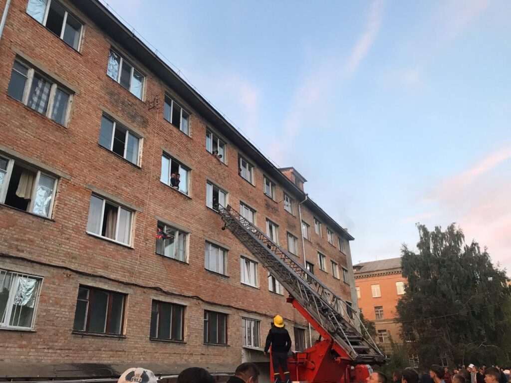 В Умані горів гуртожиток університету: постраждали неповнолітні