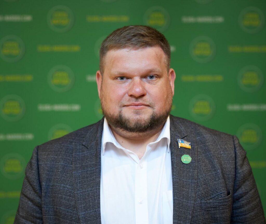 70-річна матір “слуги” Клочка за два роки витратила понад 14 мільйонів гривень
