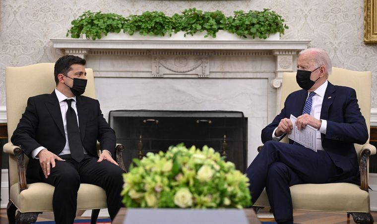 Зеленський під час візиту до США не озвучив, що Україна у стані війни з Росією – дослідження