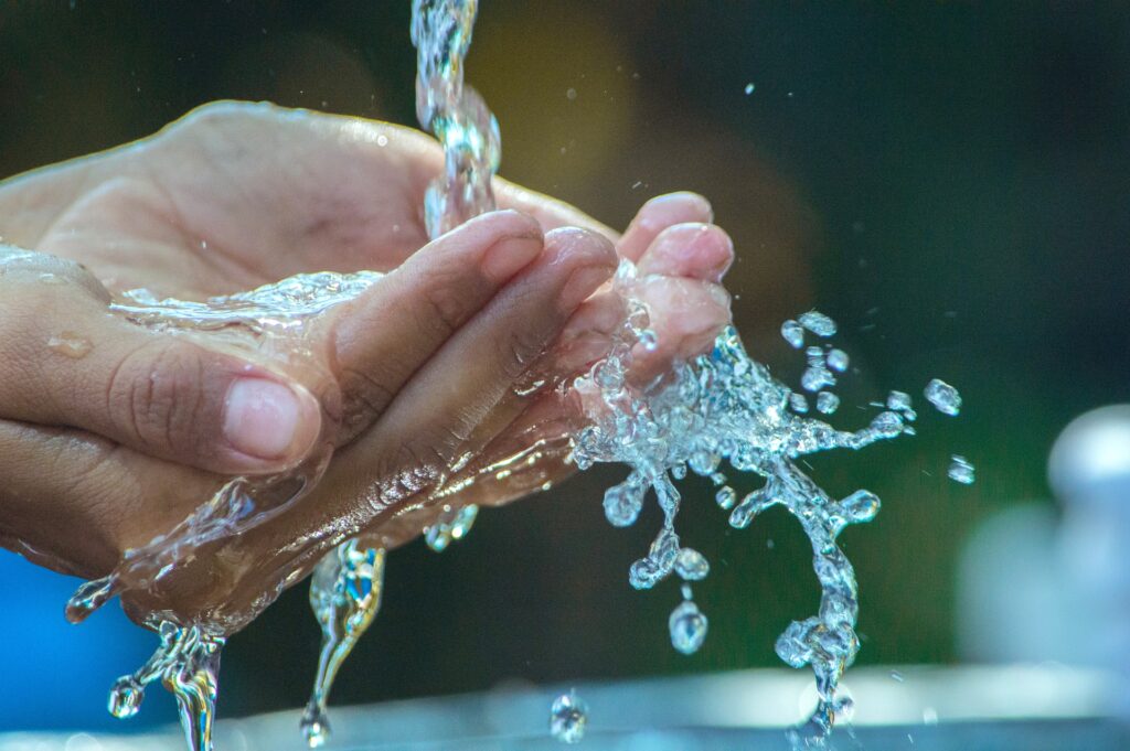 Вода за графіком, ще й поганої якості: Україна на межі серйозної кризи