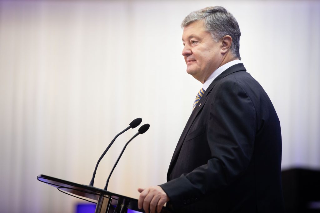 Порошенко вимагає негайно забезпечити лікарні киснем та генераторами через можливі відключення електрики