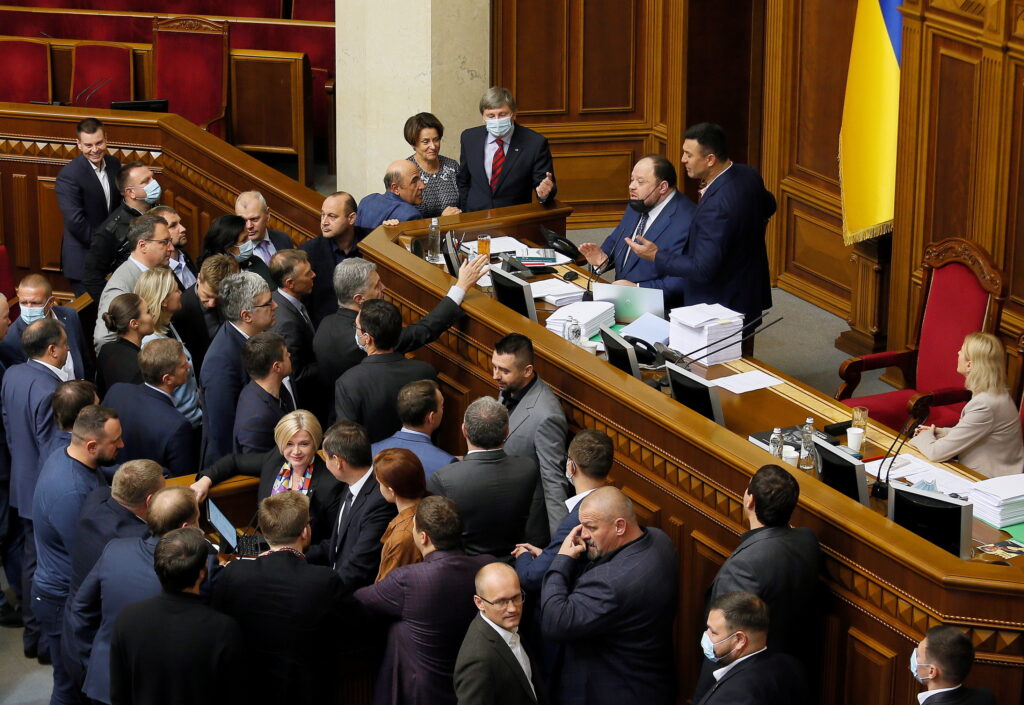 Не розуміли, за що голосували: депутат пояснив, чому ухвалення “закону про олігархів” є порушенням Конституції