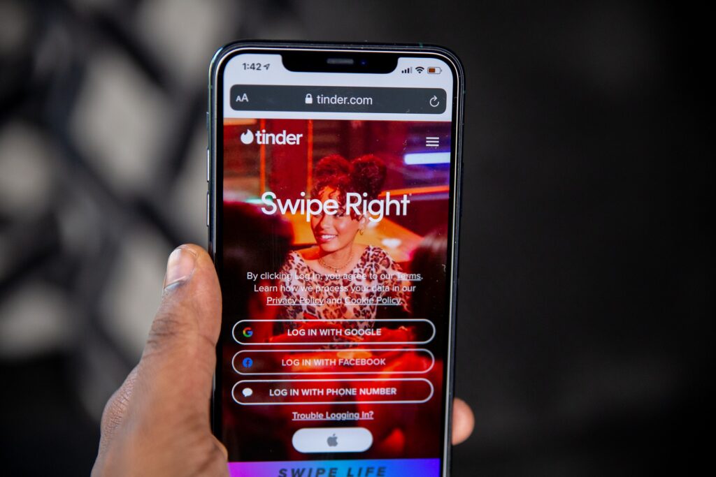 Гендиректоркою Tinder вперше стане жінка: вона сама познайомилася з чоловіком через цей сервіс