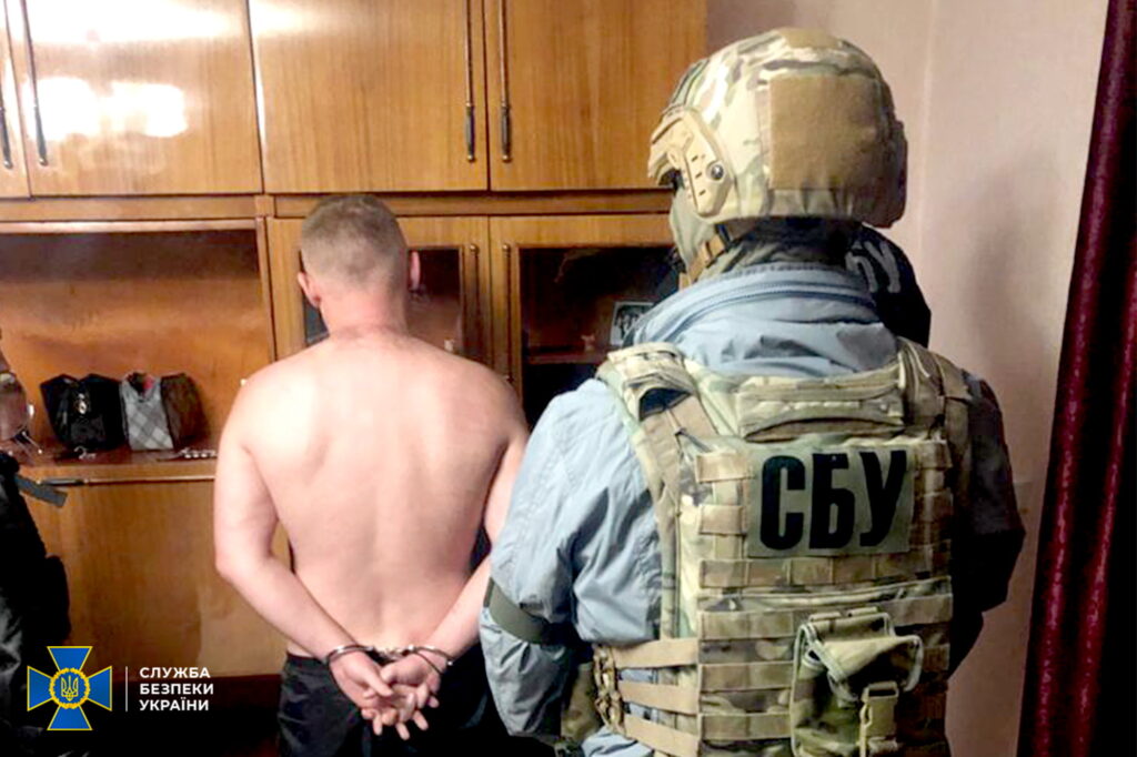 Підробив документи та ховався від відповідальності: СБУ затримала “кримінального авторитета” з Росії