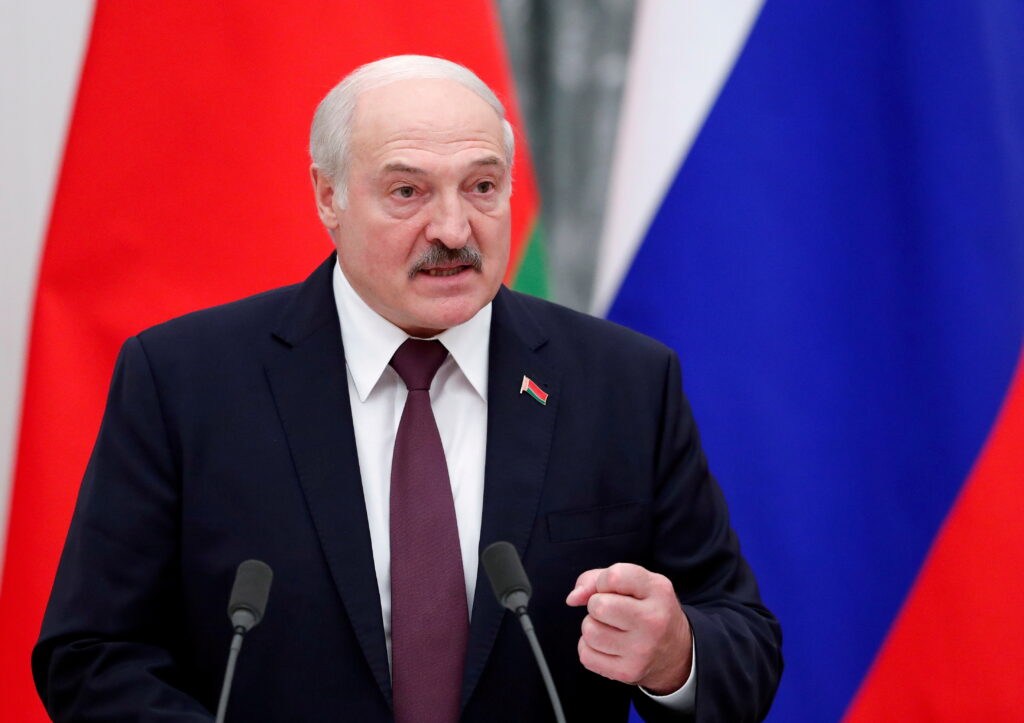 Лукашенко угрожает Западу переоборудованными самолетами с ядерными ракетами
