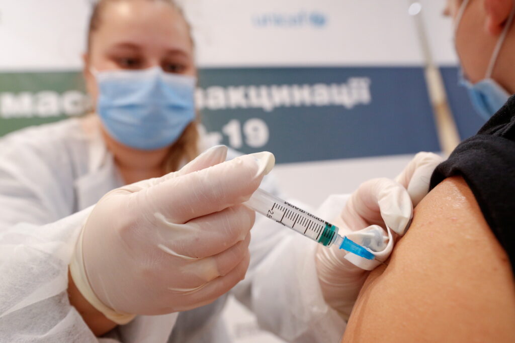 В Міносвіти назвали області з найвищим показником COVID-вакцинації працівників дитсадків