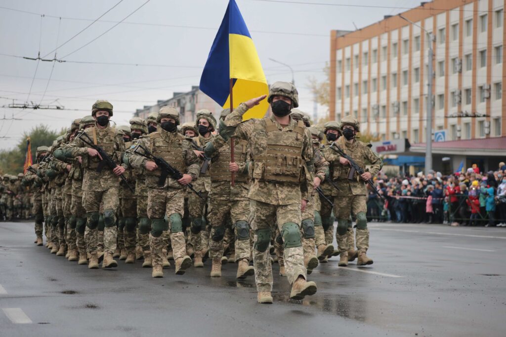 На Луганщине прошел первый военный парад: как это было