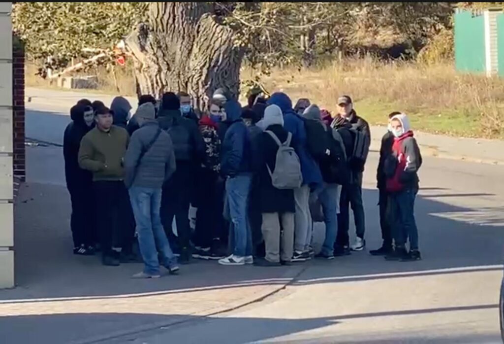 «Титушки» признались, сколько получают за протесты под домом Порошенко