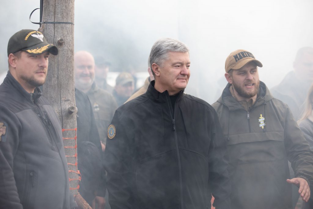 Ми завжди напоготові й не здамо Україну — Порошенко побував на перших тактичних зборах ГО “Res_Publika. Брати по зброї”
