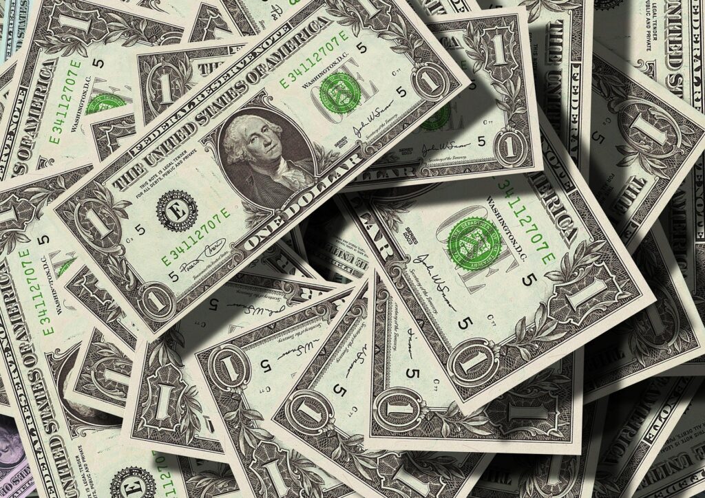 The Iranian rial exchange rate has collapsed to a historic low amid protests: how much is the currency worth?