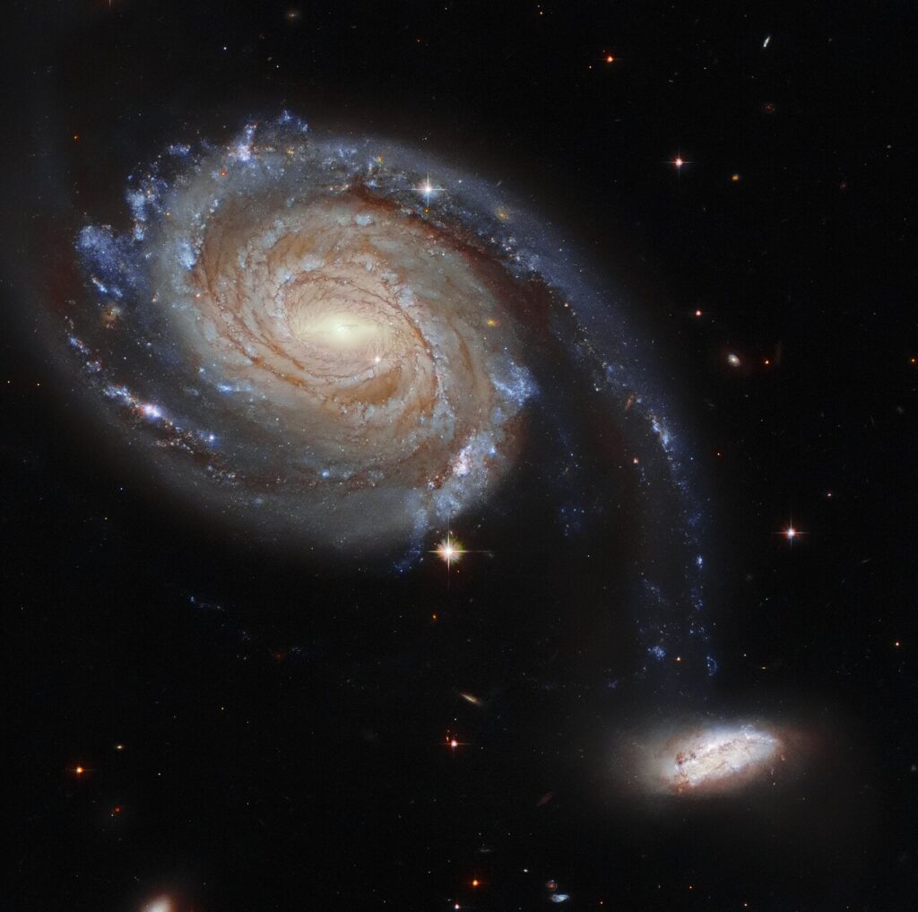 “Танець двох галактик”: телескоп Hubble надіслав нові знімки з космосу