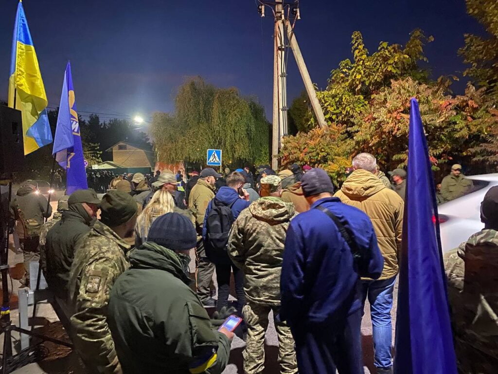 Продовження “акції” в Козині: агресивні “тітушки” провокують ветеранів АТО