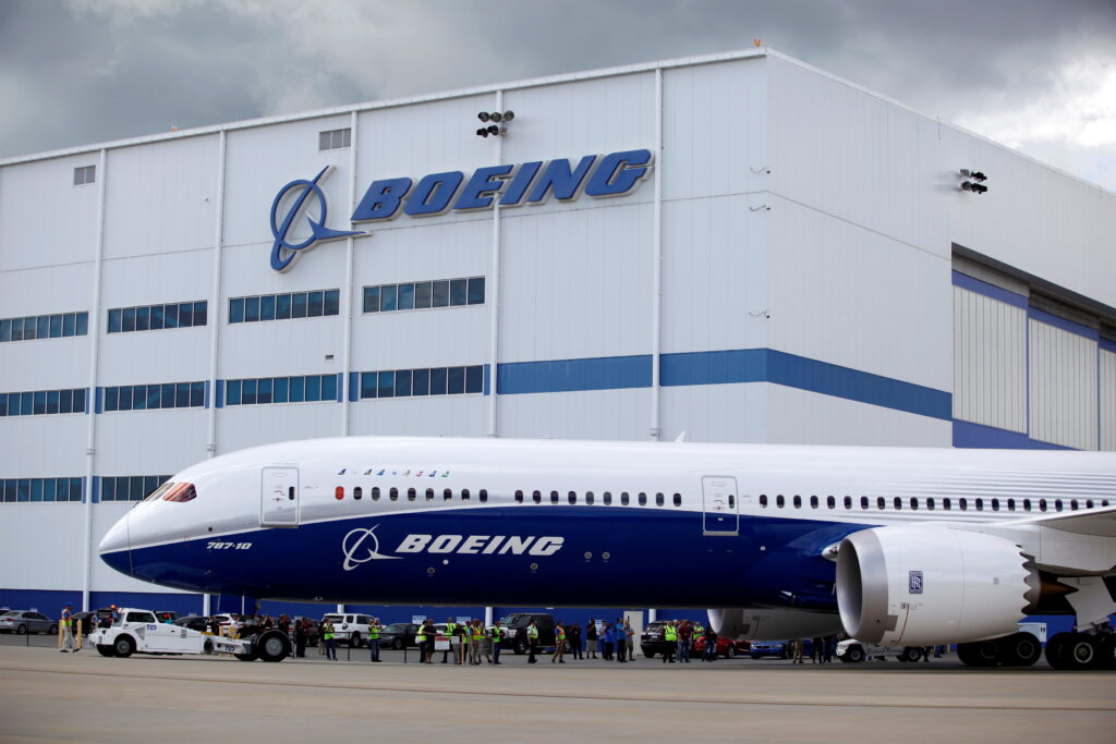 Хай “гребуть веслами”: Boeing припинить технічне обслуговування російських авіакомпаній