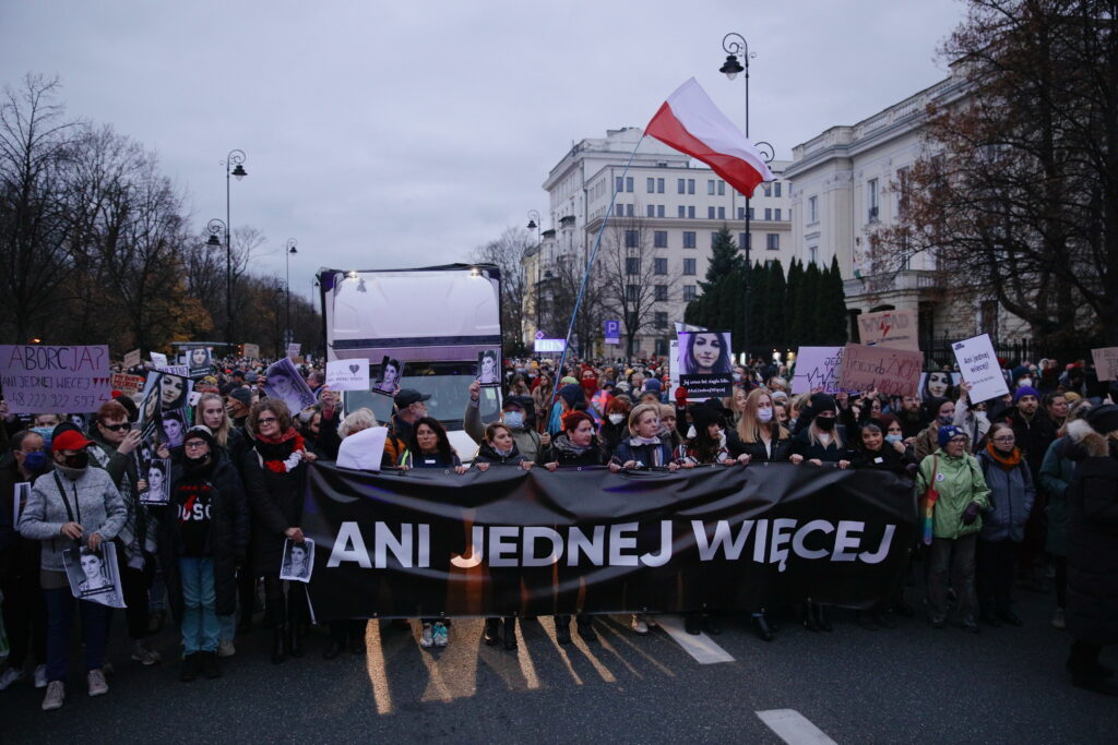 Масові протести у Польщі: мітингувальники вимагають скасувати заборону на аборти