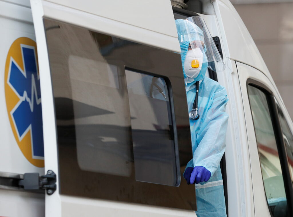 Вірус знову набирає обертів: на Львівщині зафіксували першу за тривалий час смерть від COVID-19