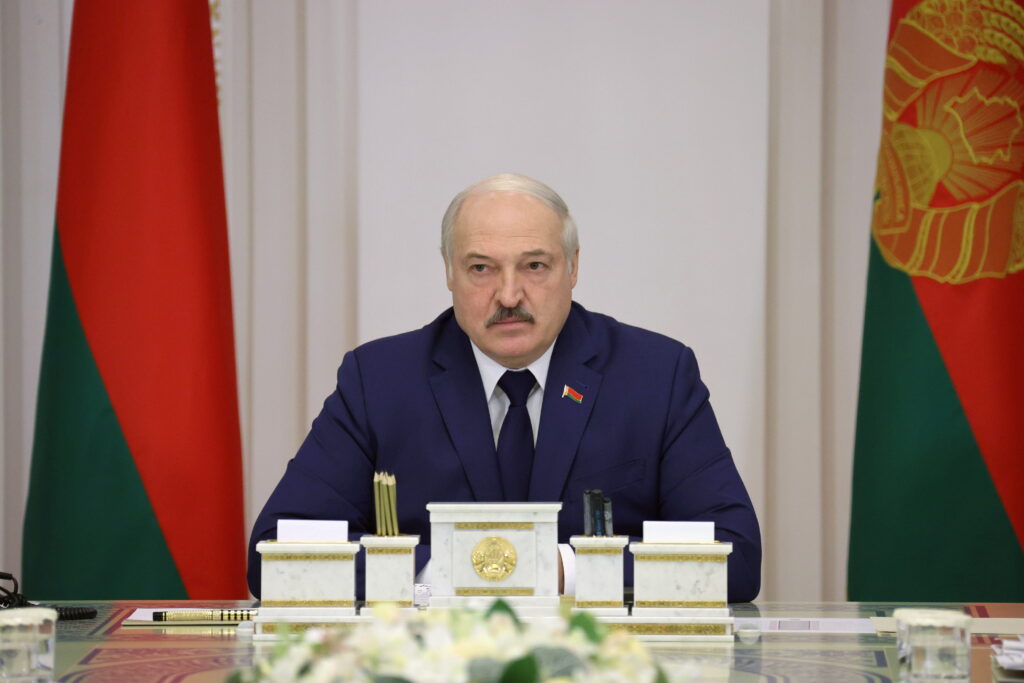 Вдався до шантажу: Лукашенко пригрозив перекрити транзит газу до Європи, якщо буде закрито кордони з Білоруссю