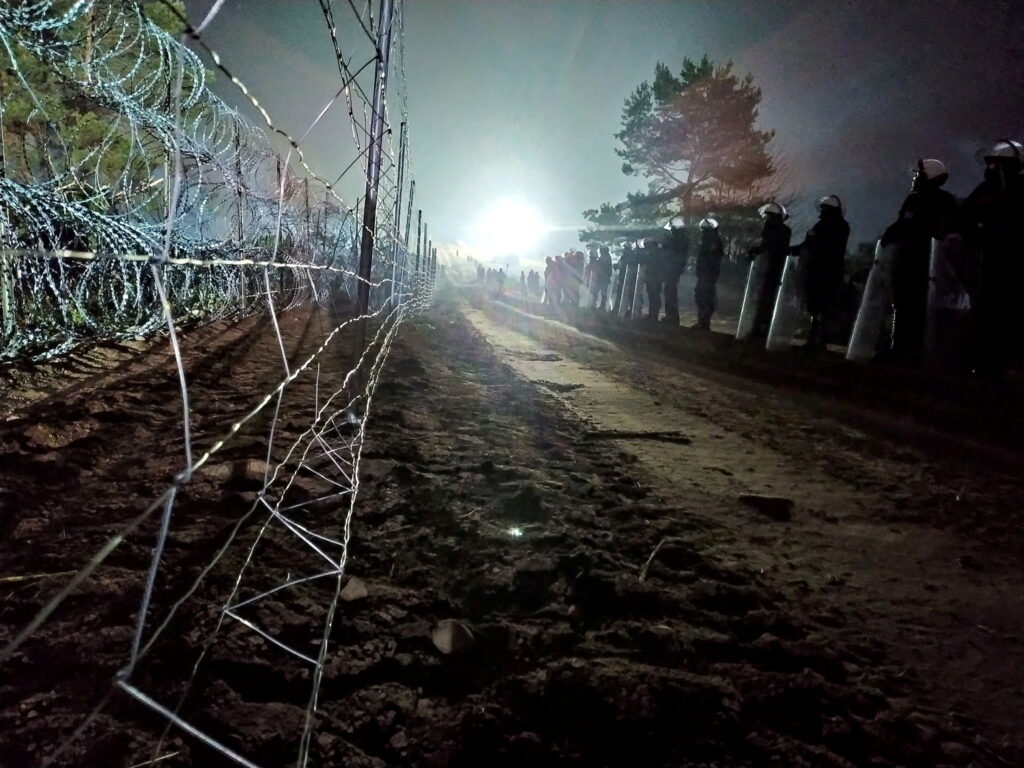 Белорусские военные пытались разрушить укрепления на границе с Польшей