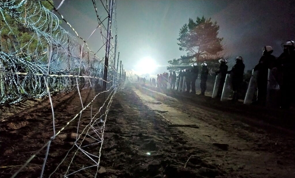 У Польщі планують звести стіну на білоруському кордоні: якою вона буде