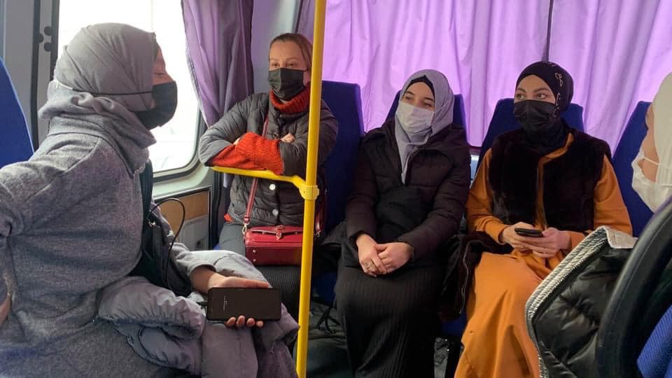 Біля суду в Сімферополі затримали 19 кримських татар, серед них жінки