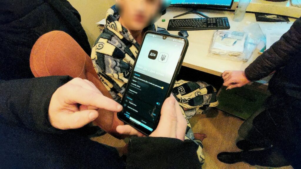 У Миколаєві 15-річний юнак створив фейкову “Дію” для продажу фальшивих COVID-сертифікатів