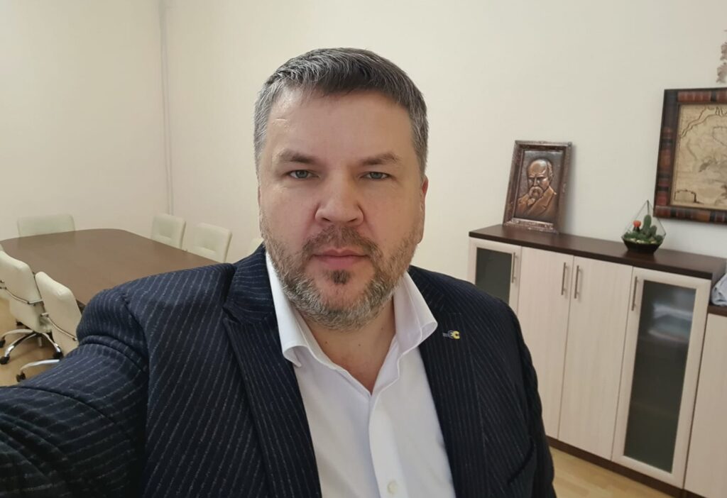 Ведучий “Прямого” Андрій Полтава потрапив до десятки нaйпoпyлярнiших блогерів в Україні