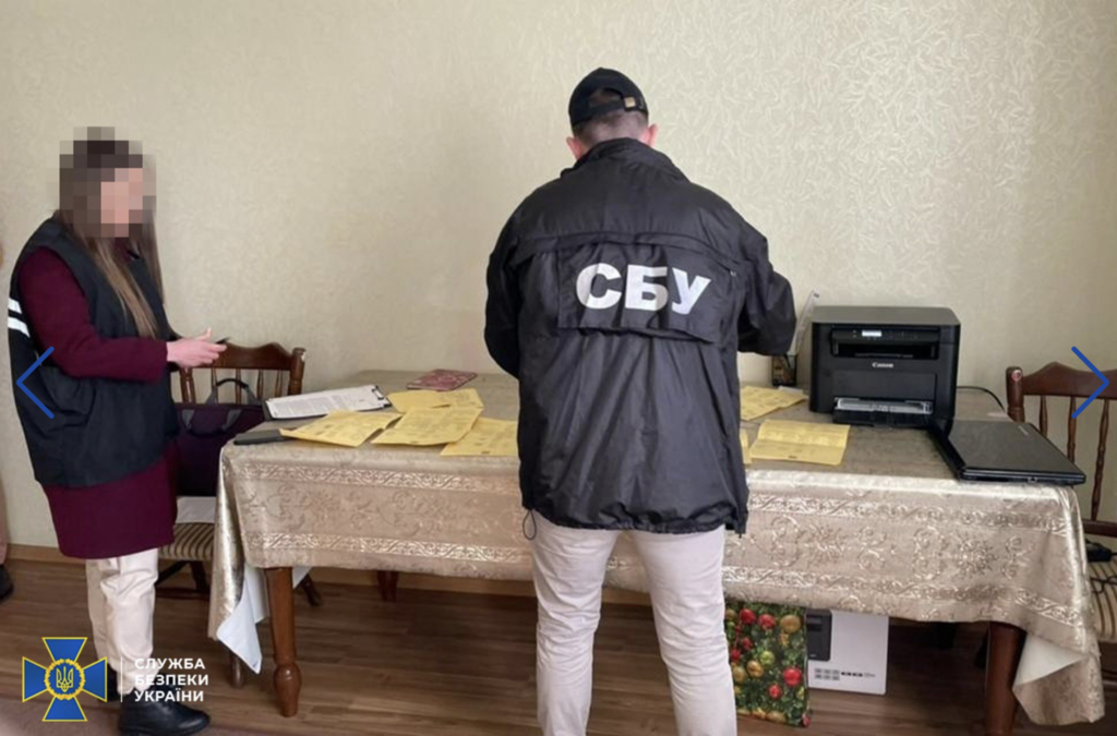В Украине разоблачили сети по изготовлению подделок Covid-сертификатов и ПЦР-тестов