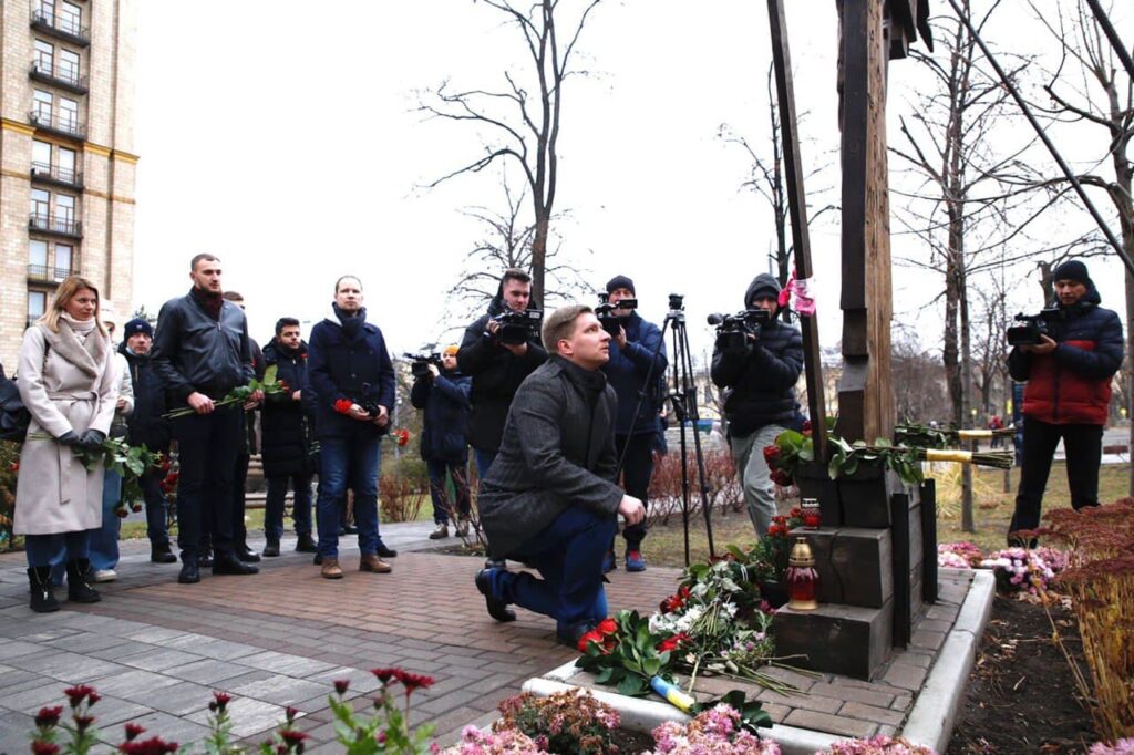 У столиці відзначають День Гідності та Свободи, вшановуючи пам’ять героїв Революції